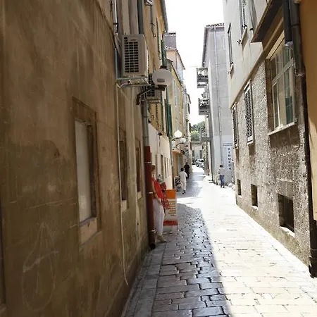 Vallamar Free Parking